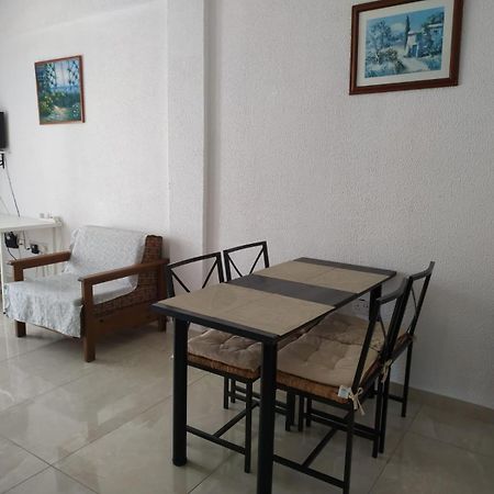 1 Bedroom Apartment Larnaca Room photo