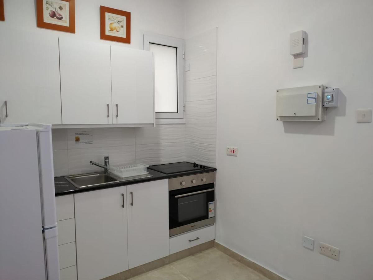 1 Bedroom Apartment Larnaca Exterior photo
