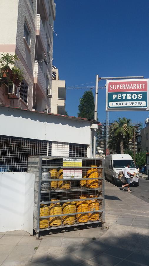1 Bedroom Apartment Larnaca Exterior photo